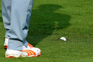 Míč zůstal zabořen na ferveji v poškození po cizí ráně